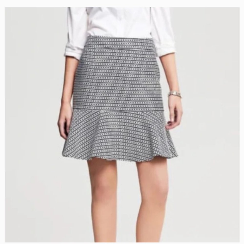 Banana Republic Women's Peplum Flare Skirt Black/White Chain Print Size 2